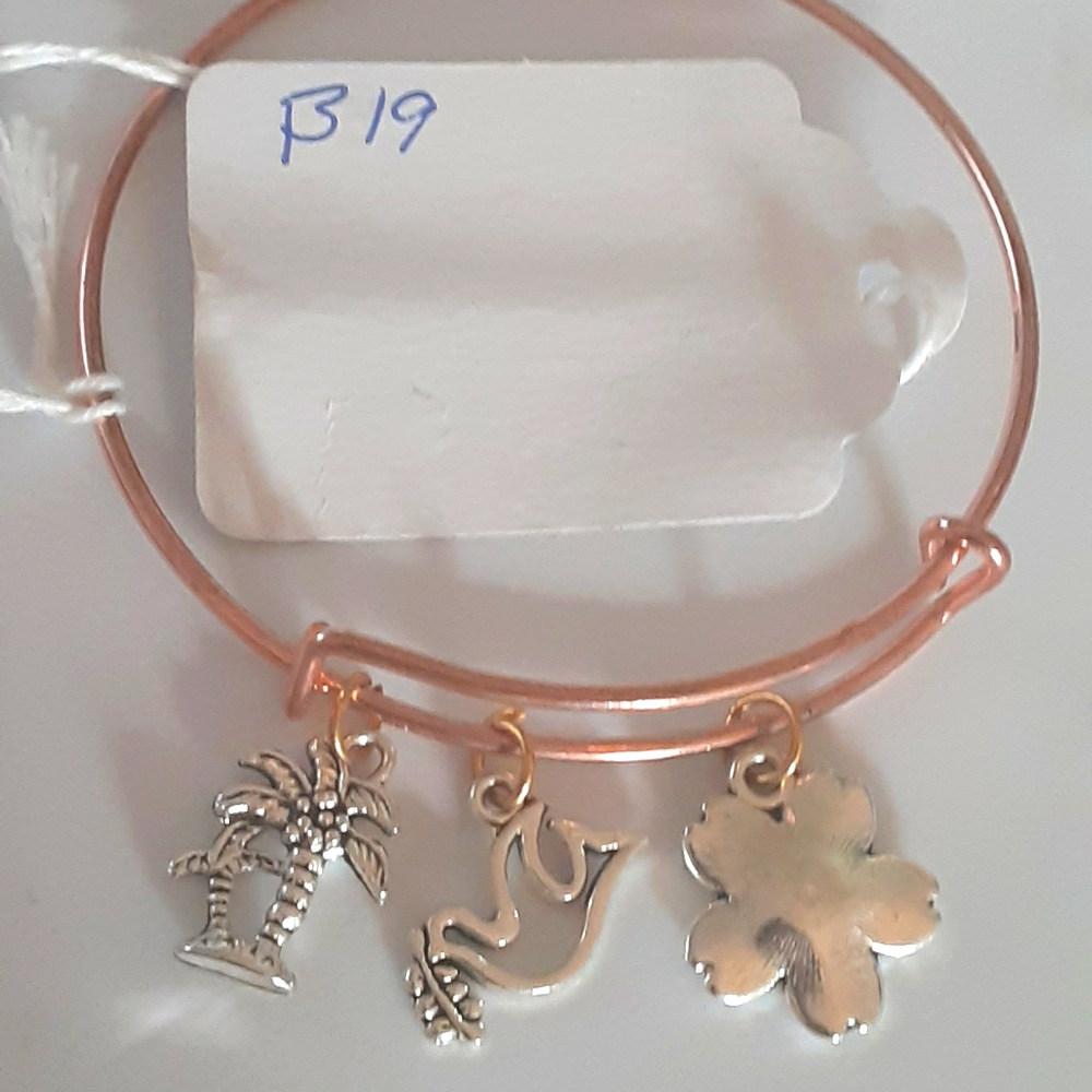 Adjustable bangle bracelet